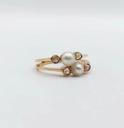 Bague victorienne toi et moi or rose, perles épaulées de diamant (circa 1900)