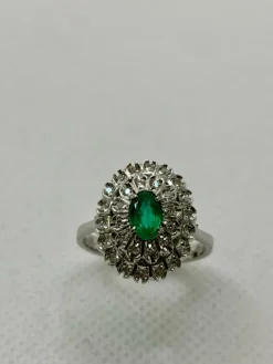 Bague vintage avec émeraude et diamants