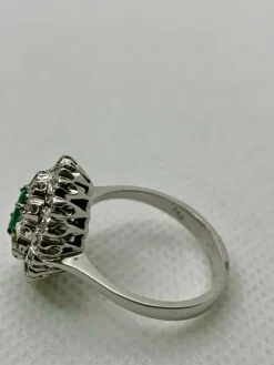 Bague vintage avec émeraude et diamants