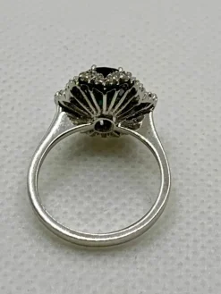 Bague vintage avec saphir bleu et diamants