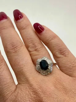 Bague vintage avec saphir bleu et diamants