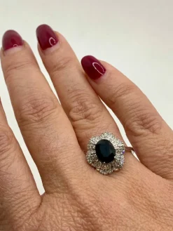 Bague vintage avec saphir bleu et diamants