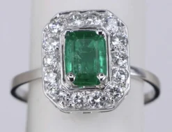 Bague vintage colombienne émeraude et diamant en or blanc