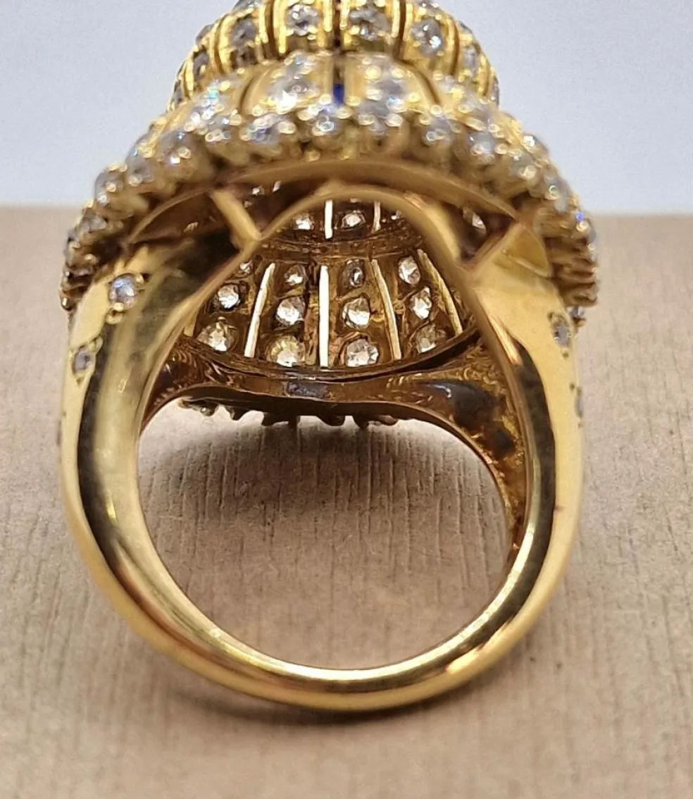 Bague vintage de style trombino avec saphir cabochon et diamants en or jaune 18 carats