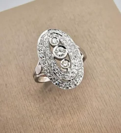 Bague vintage en or blanc 18 carats et diamants du début des années 900
