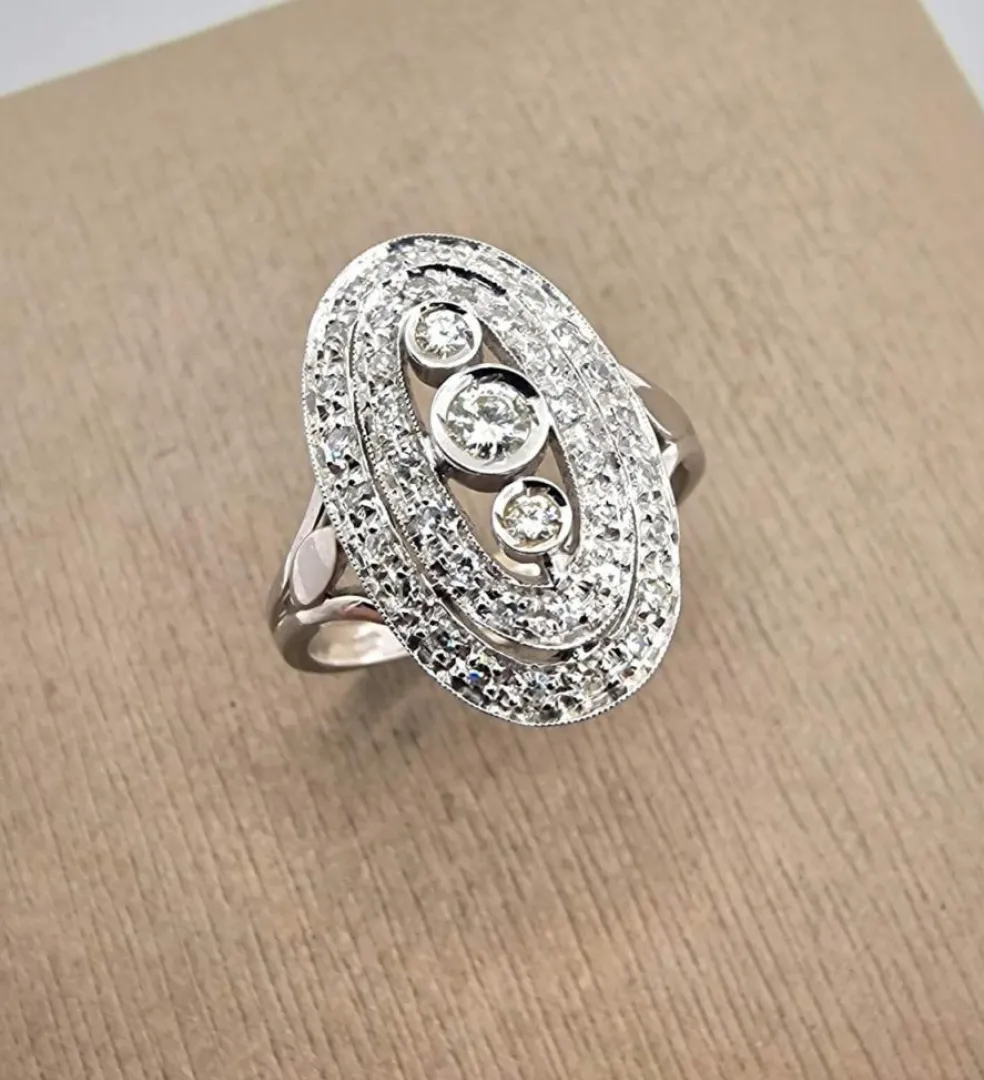 Bague vintage en or blanc 18 carats et diamants du début des années 900