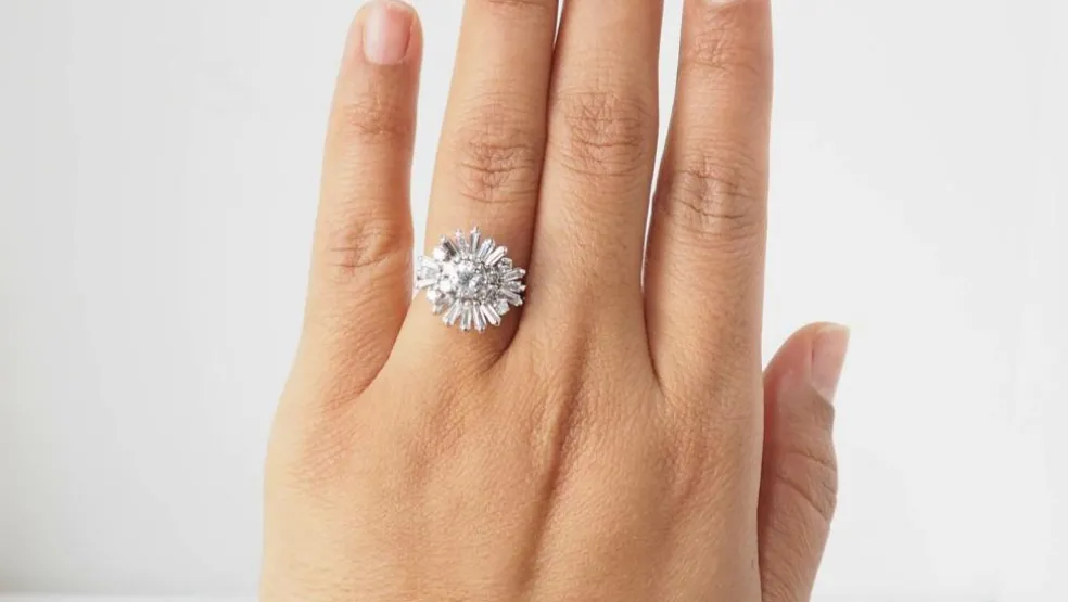 Bague vintage en or blanc et diamants