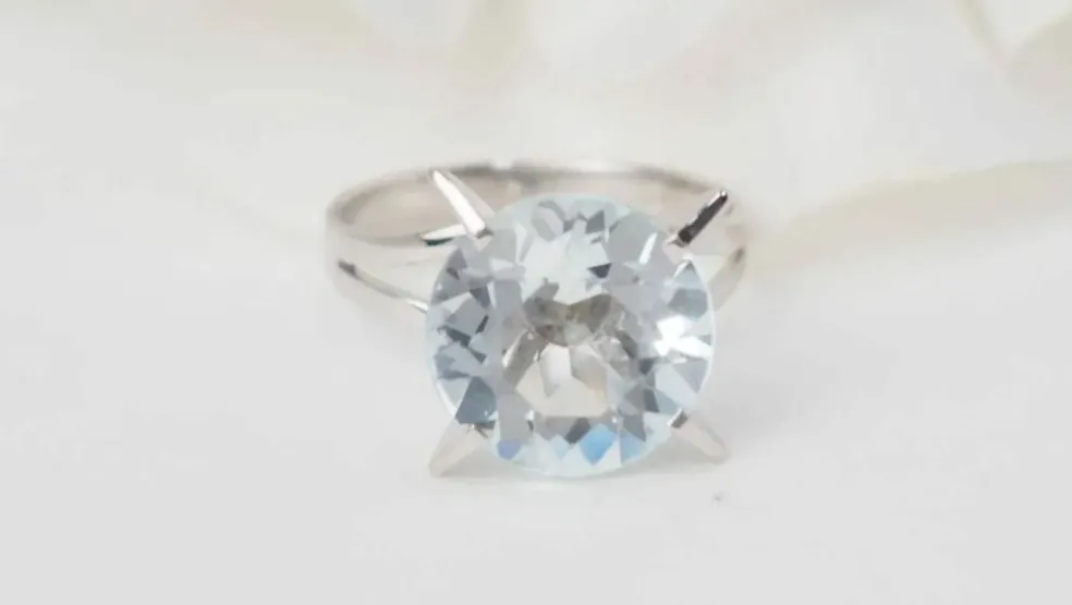 Bague vintage en or blanc et Aigue marine