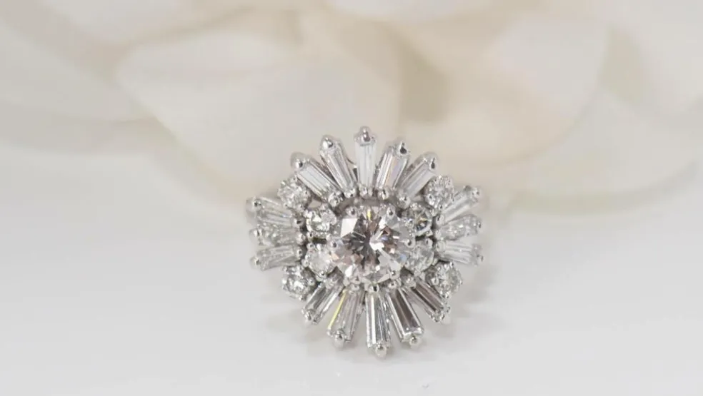 Bague vintage en or blanc et diamants