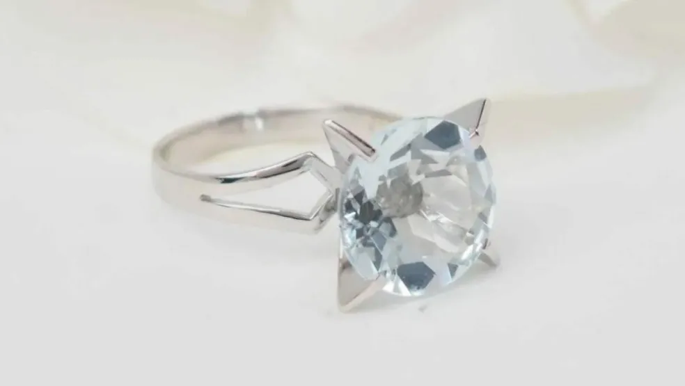 Bague vintage en or blanc et Aigue marine