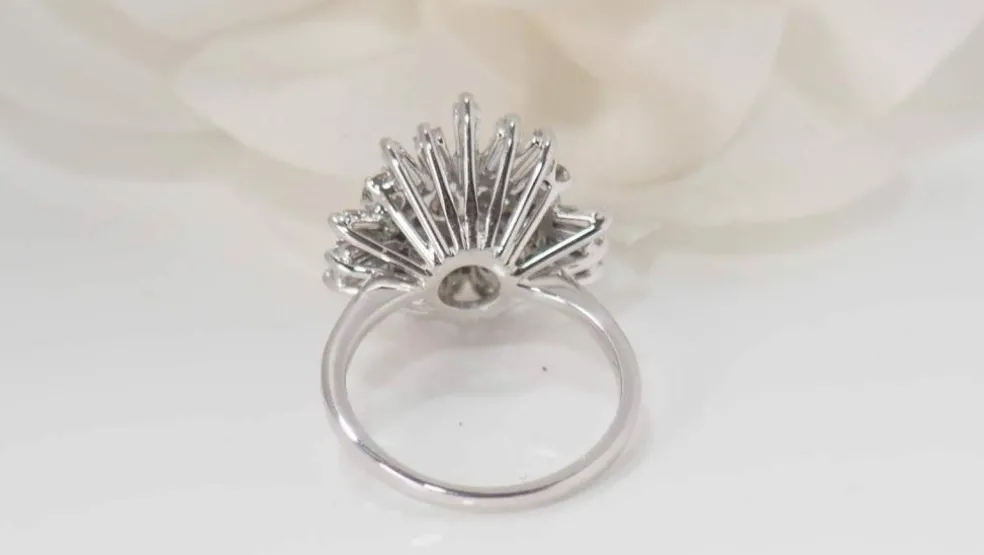 Bague vintage en or blanc et diamants