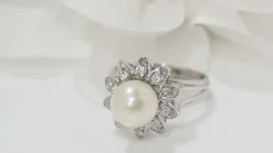 Bague vintage en or blanc, perle de culture et diamants