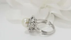 Bague vintage en or blanc, perle de culture et diamants