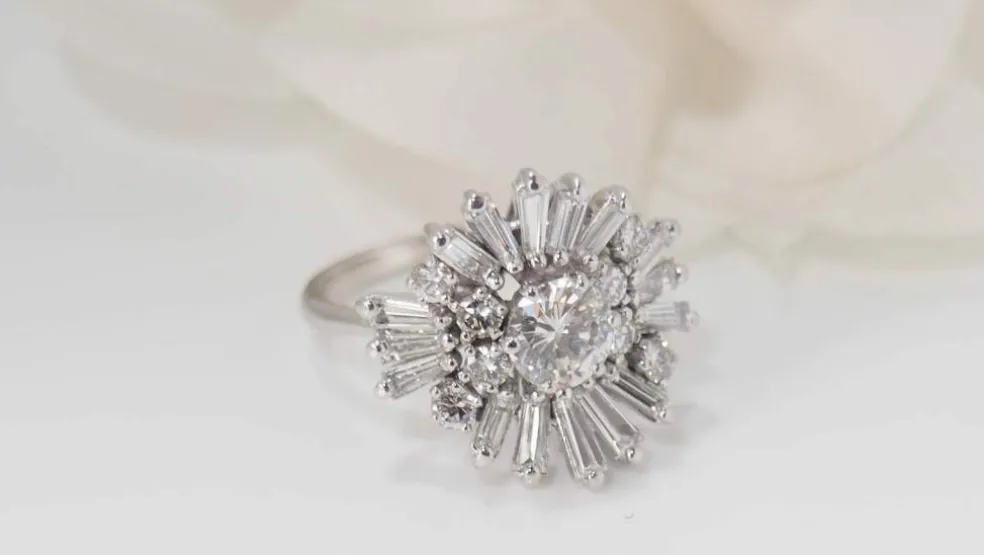 Bague vintage en or blanc et diamants