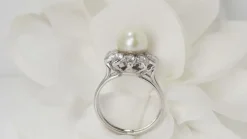 Bague vintage en or blanc, perle de culture et diamants