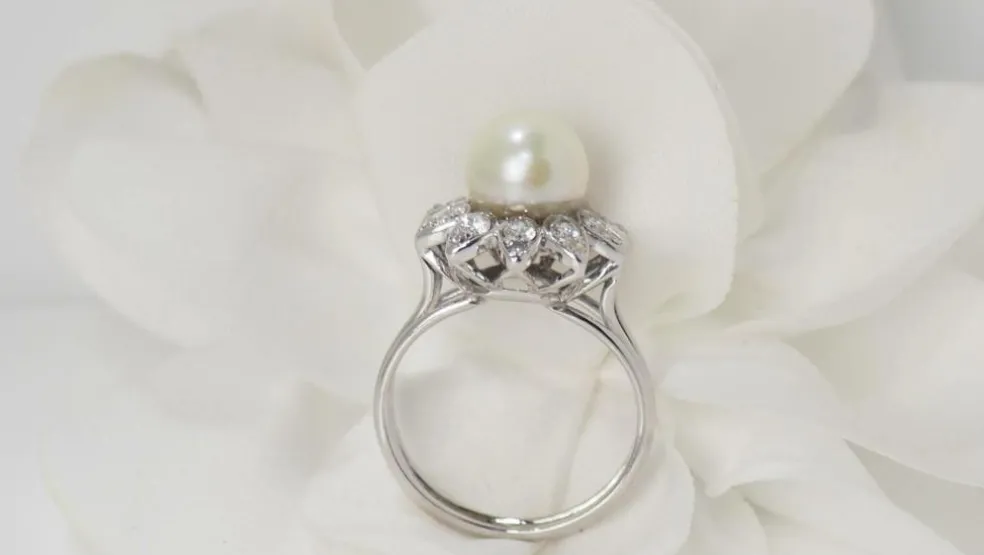 Bague vintage en or blanc, perle de culture et diamants