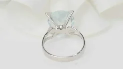 Bague vintage en or blanc et Aigue marine