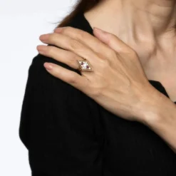 Bague vintage en or jaune avec diamants et rubis des années 80