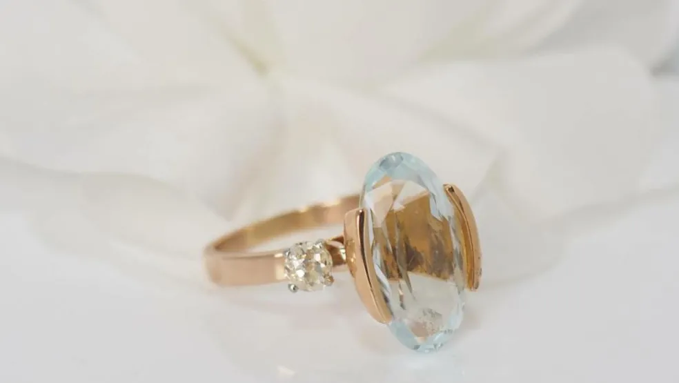 Bague vintage en or jaune, aigue marine et diamants