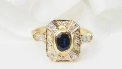Bague vintage en or jaune, saphir et diamants ovale