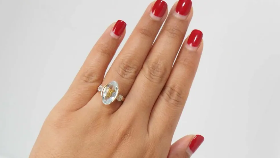 Bague vintage en or jaune, aigue marine et diamants