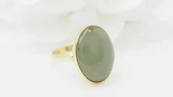 Bague vintage en or jaune et cabochon de Jade