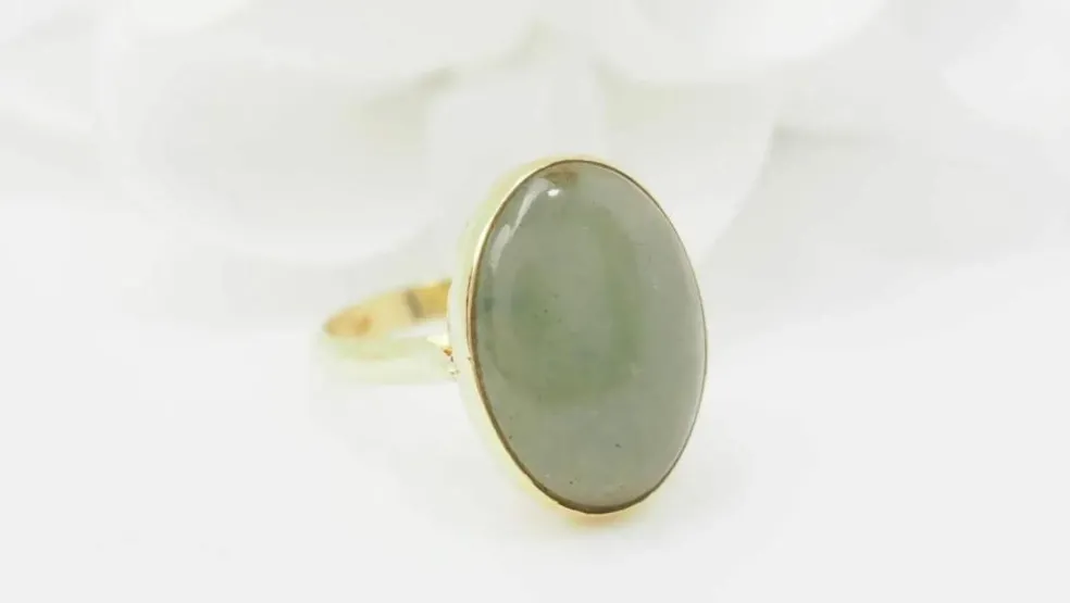 Bague vintage en or jaune et cabochon de Jade