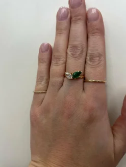 Bague vintage en or jaune avec émeraude et diamants Colombiam