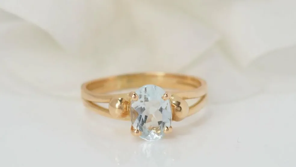 Bague vintage en Or jaune et aigue marine