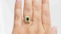 Bague vintage en or jaune, saphir et diamants ovale
