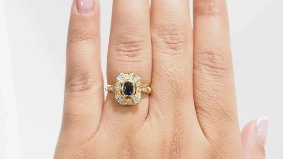 Bague vintage en or jaune, saphir et diamants ovale