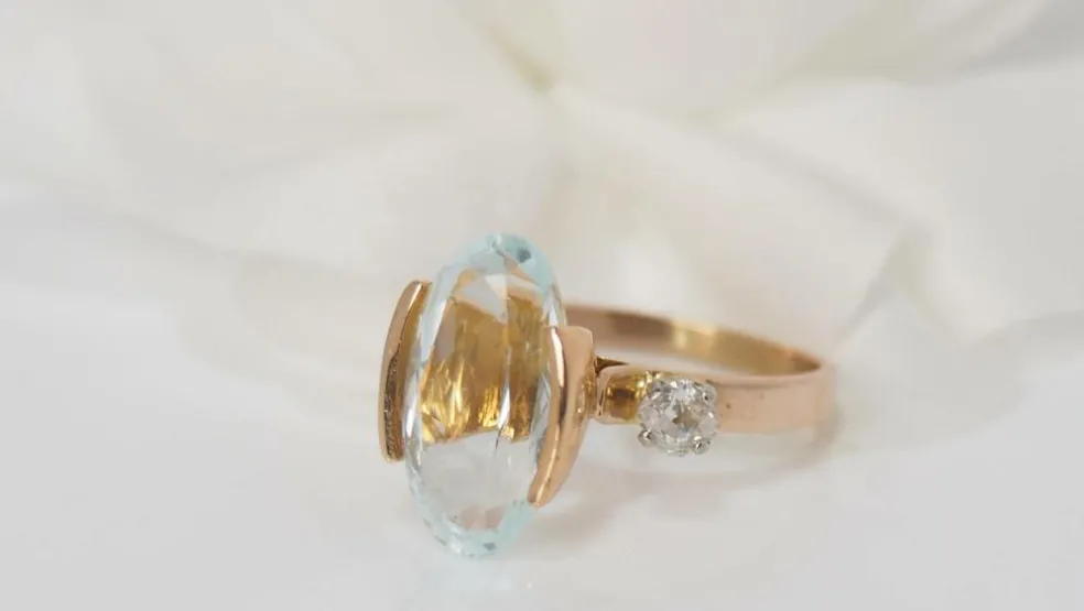 Bague vintage en or jaune, aigue marine et diamants