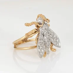 Bague vintage en or jaune et diamants avec abeille