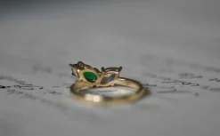 Bague vintage en or jaune avec émeraude et diamants Colombiam