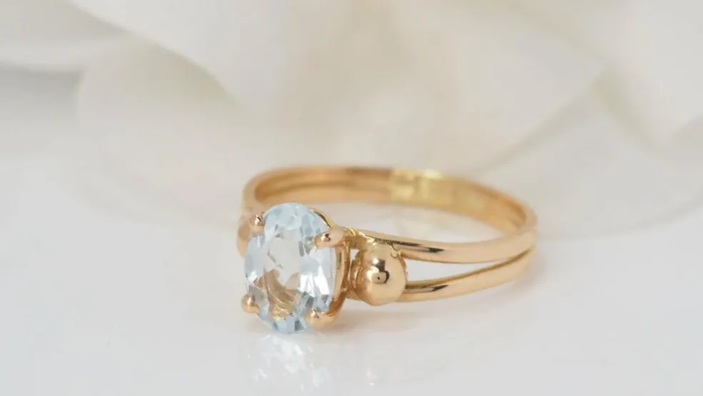 Bague vintage en Or jaune et aigue marine
