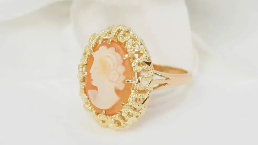 Bague vintage en or jaune et camée