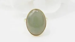 Bague vintage en or jaune et cabochon de Jade