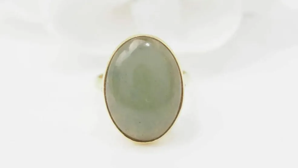 Bague vintage en or jaune et cabochon de Jade