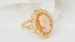 Bague vintage en or jaune et camée