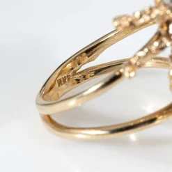 Bague vintage en or jaune et diamants avec abeille