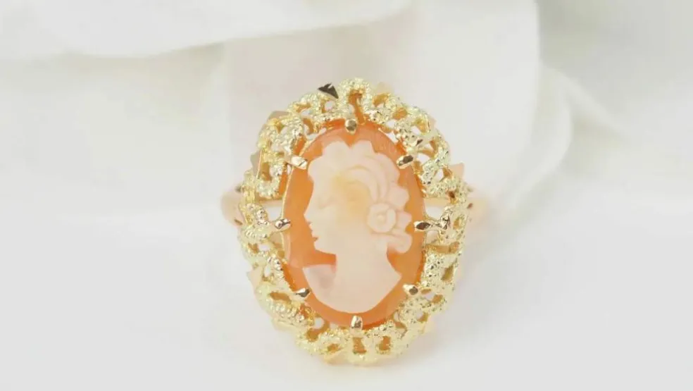 Bague vintage en or jaune et camée