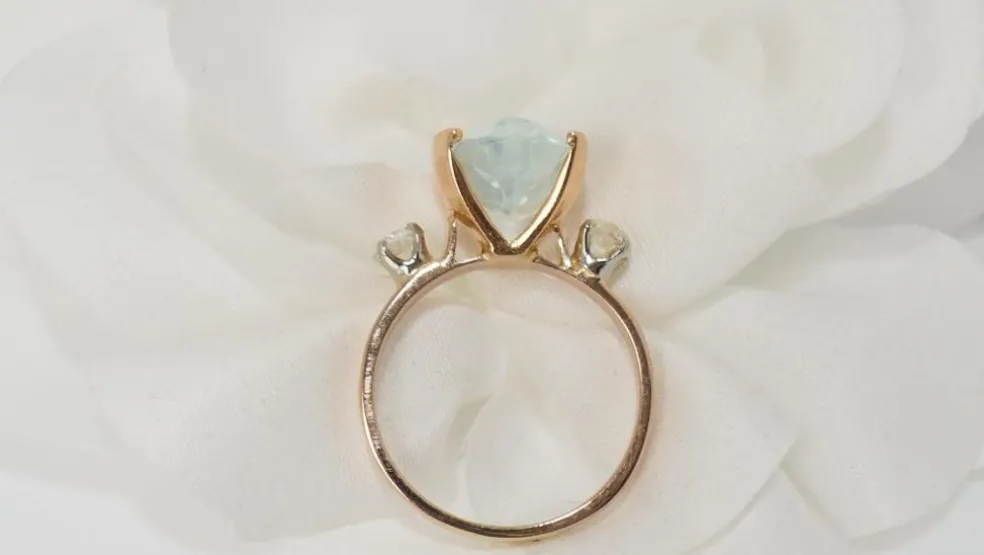Bague vintage en or jaune, aigue marine et diamants