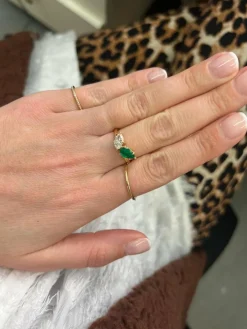 Bague vintage en or jaune avec émeraude et diamants Colombiam