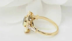 Bague vintage en or jaune, saphir et diamants ovale