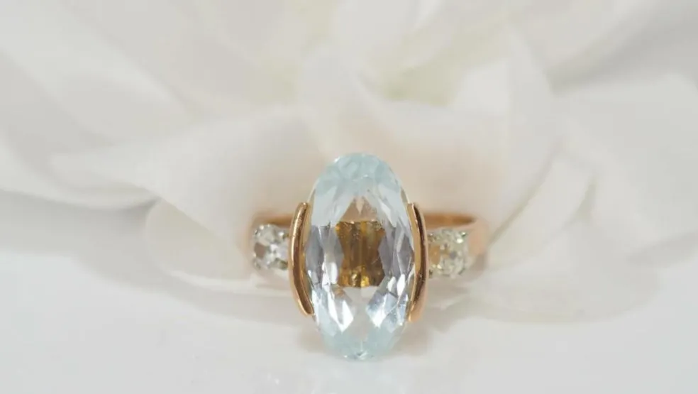 Bague vintage en or jaune, aigue marine et diamants