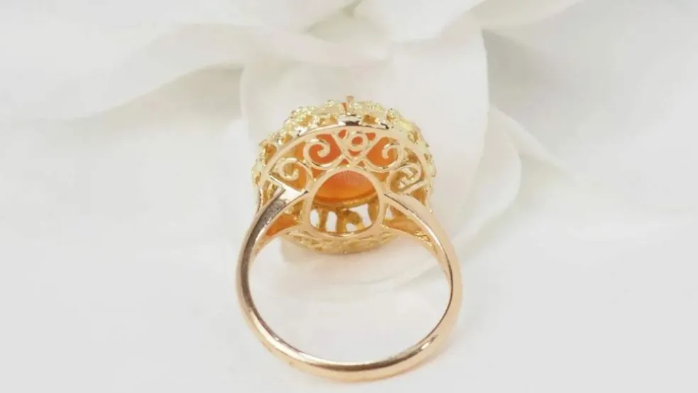 Bague vintage en or jaune et camée