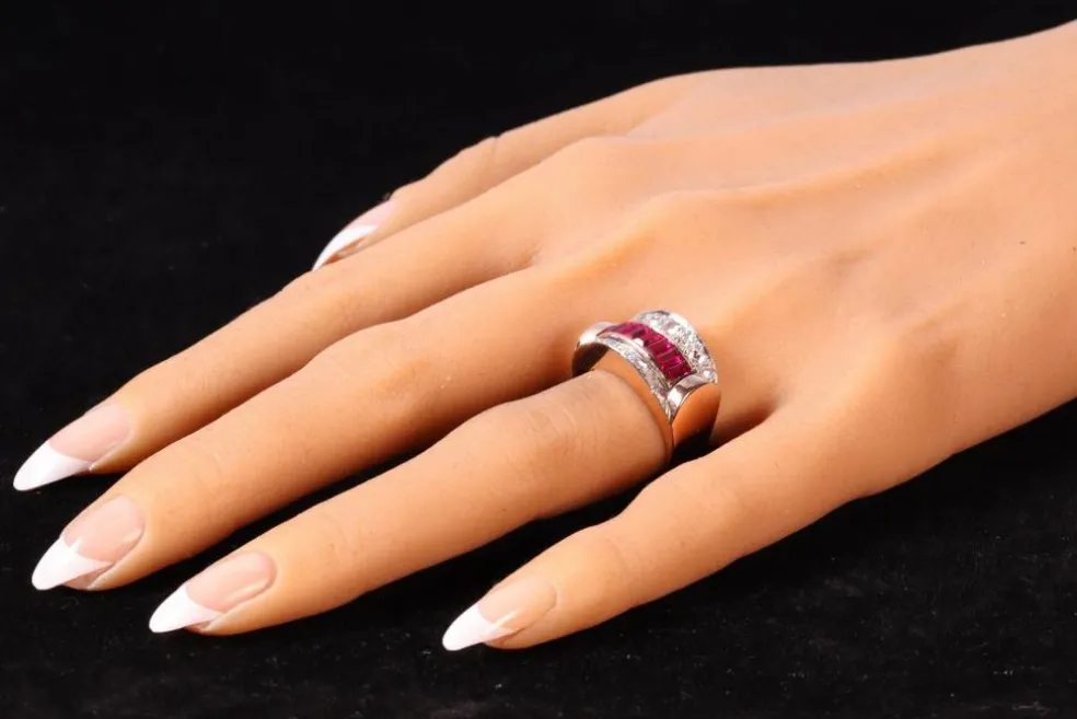 Bague vintage en or, rubis et diamants années 1950