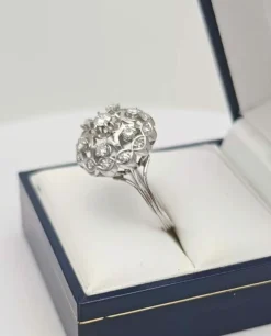 Bague vintage en platine ornée de diamants