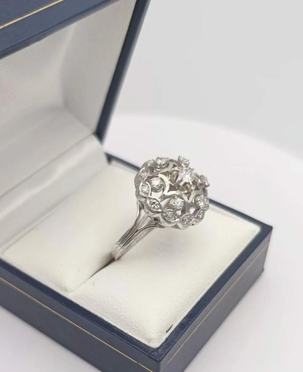 Bague vintage en platine ornée de diamants