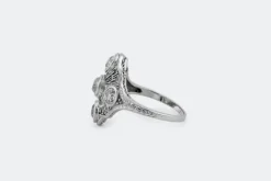 Bague vintage en platine et diamants
